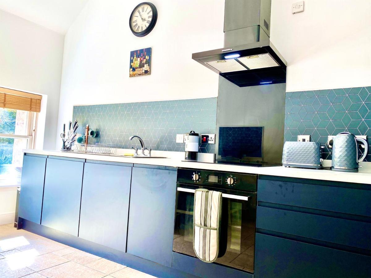 Serviced Accommodation Moray - Lesmurdie House エルギン エクステリア 写真